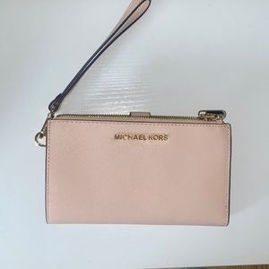 Adele Leather Smartphone Wallet in Soft Pink